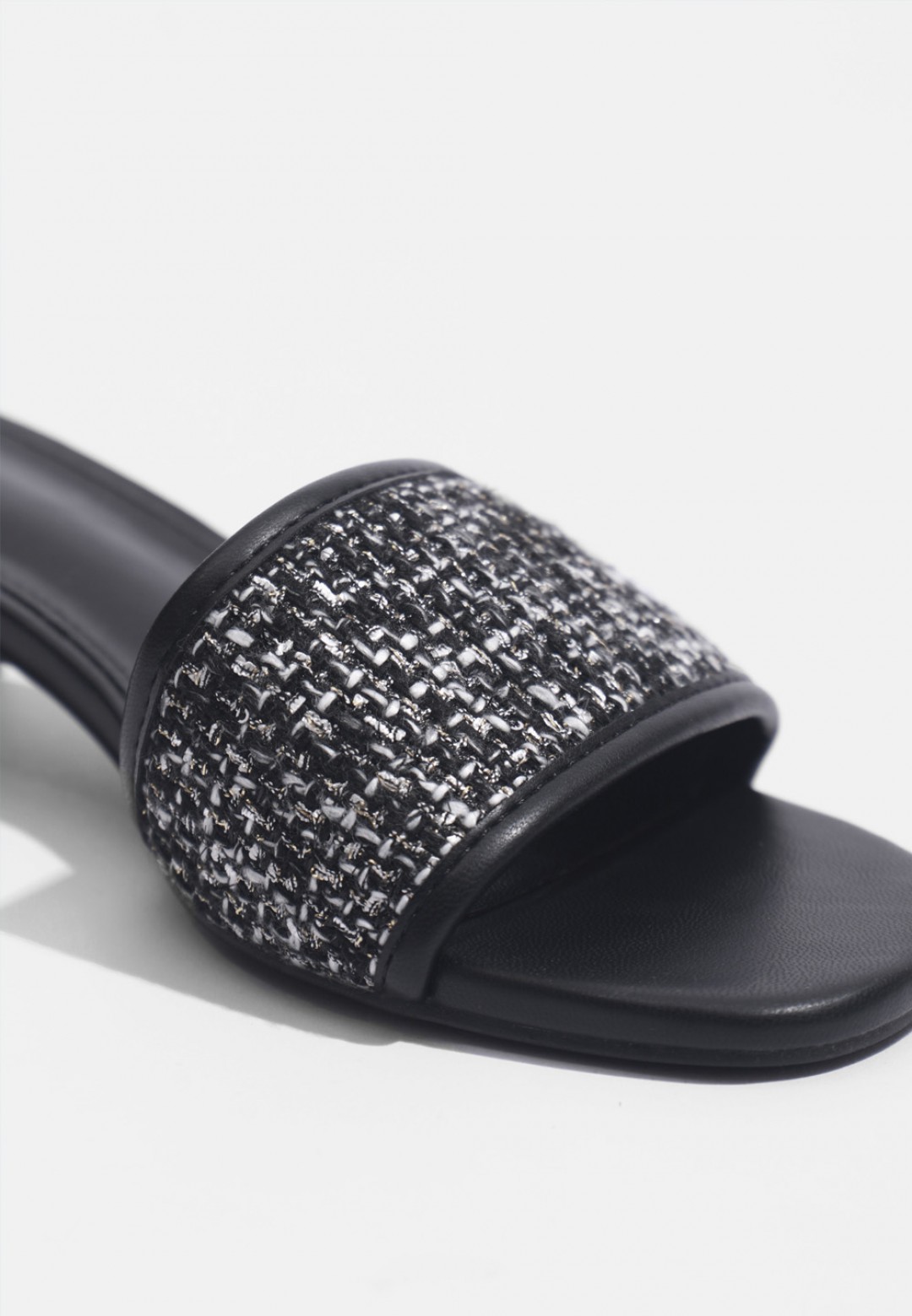 NISA SANDALS