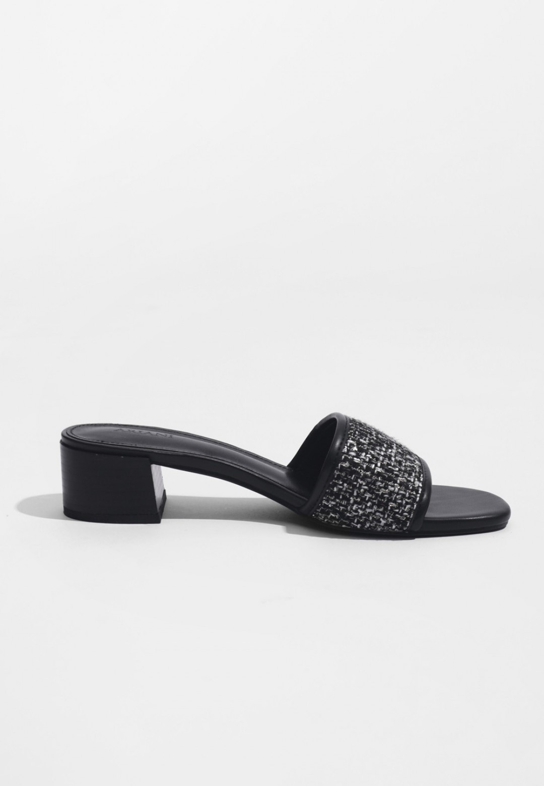NISA SANDALS