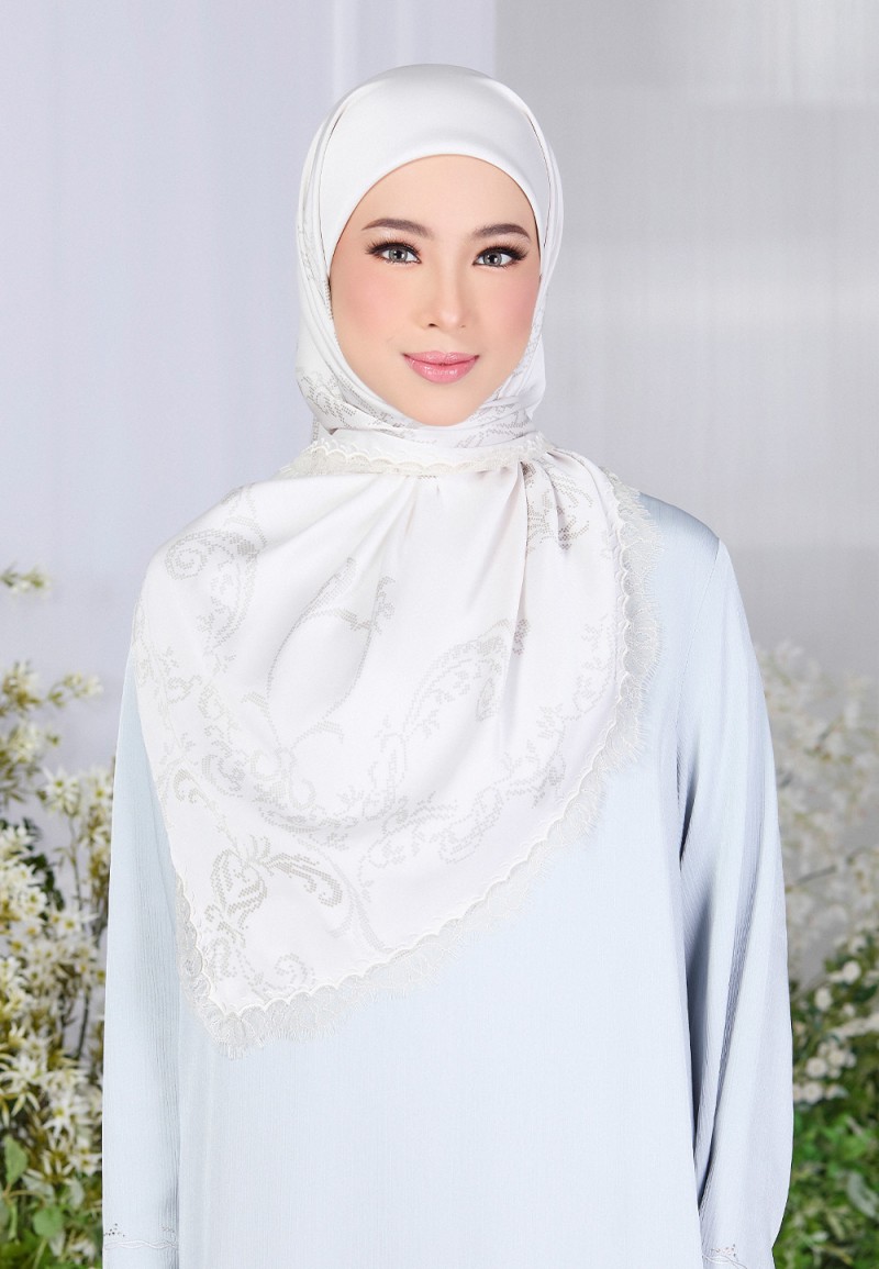 SQ ADELLA PRINTED WITH LACE