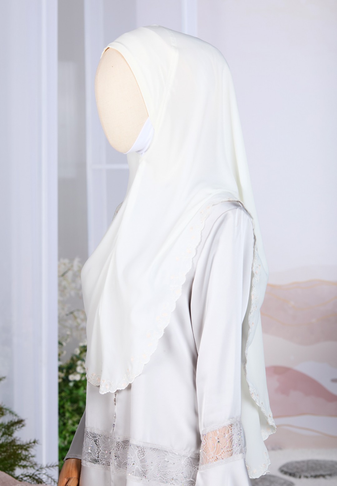 TIARA IRISBLOOM PLAIN EMBROIDERY
