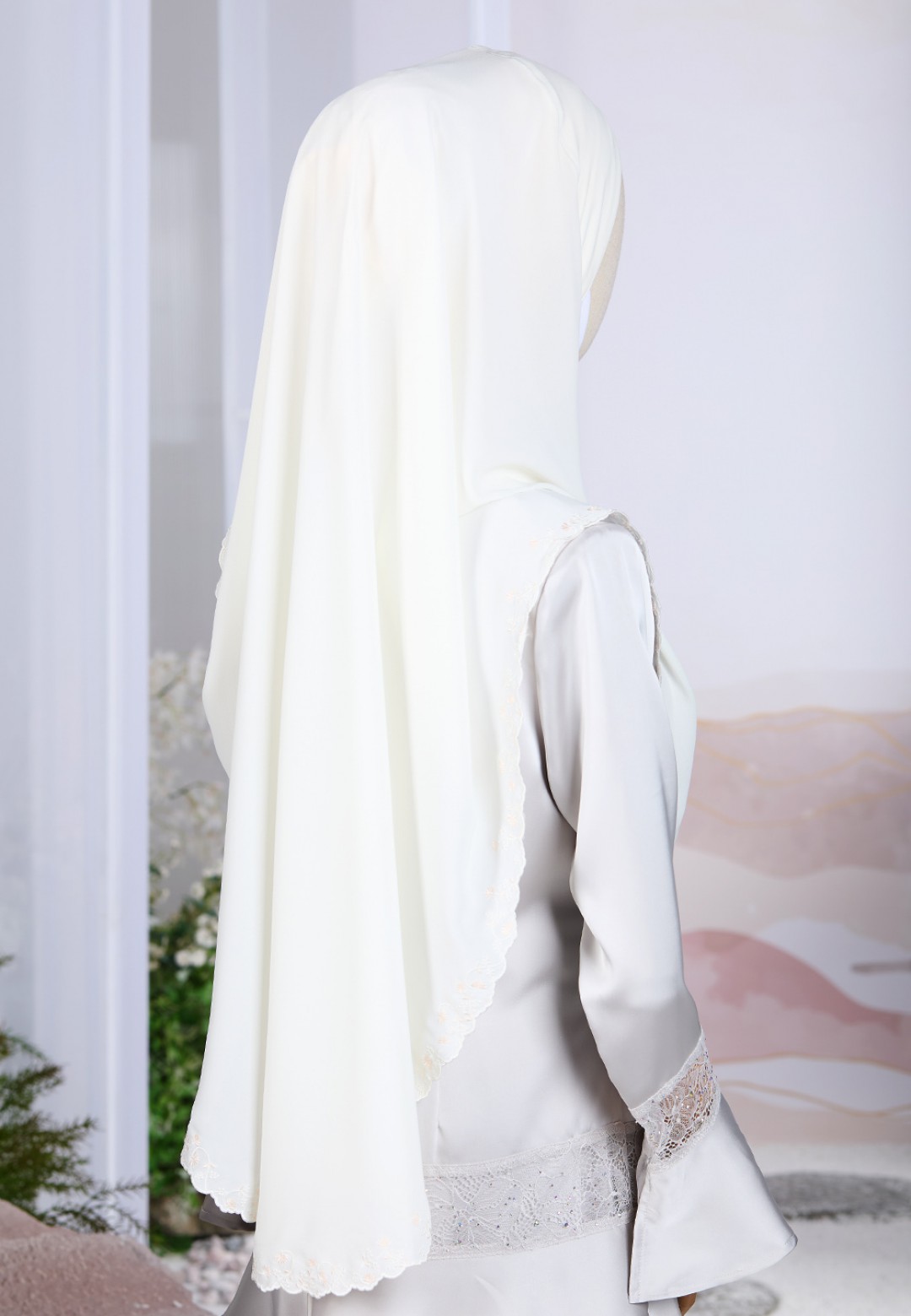 TIARA IRISBLOOM PLAIN EMBROIDERY