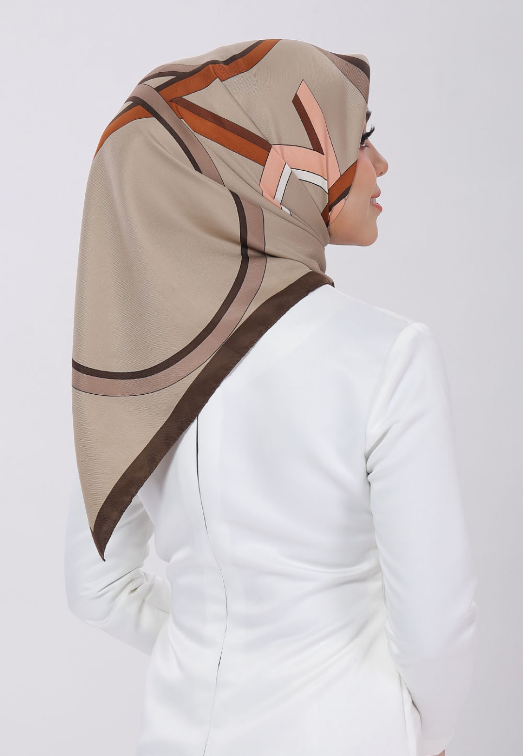 SQ BEIGE MONO PTD 179