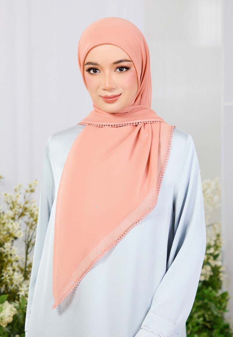 SQ ELVA BLUME VOILE LACE DIAMOND