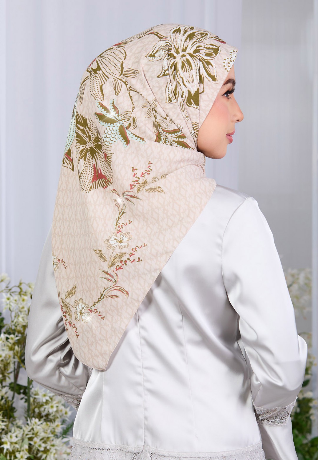 SQ DOVE PETALS PRINTED DIAMOND