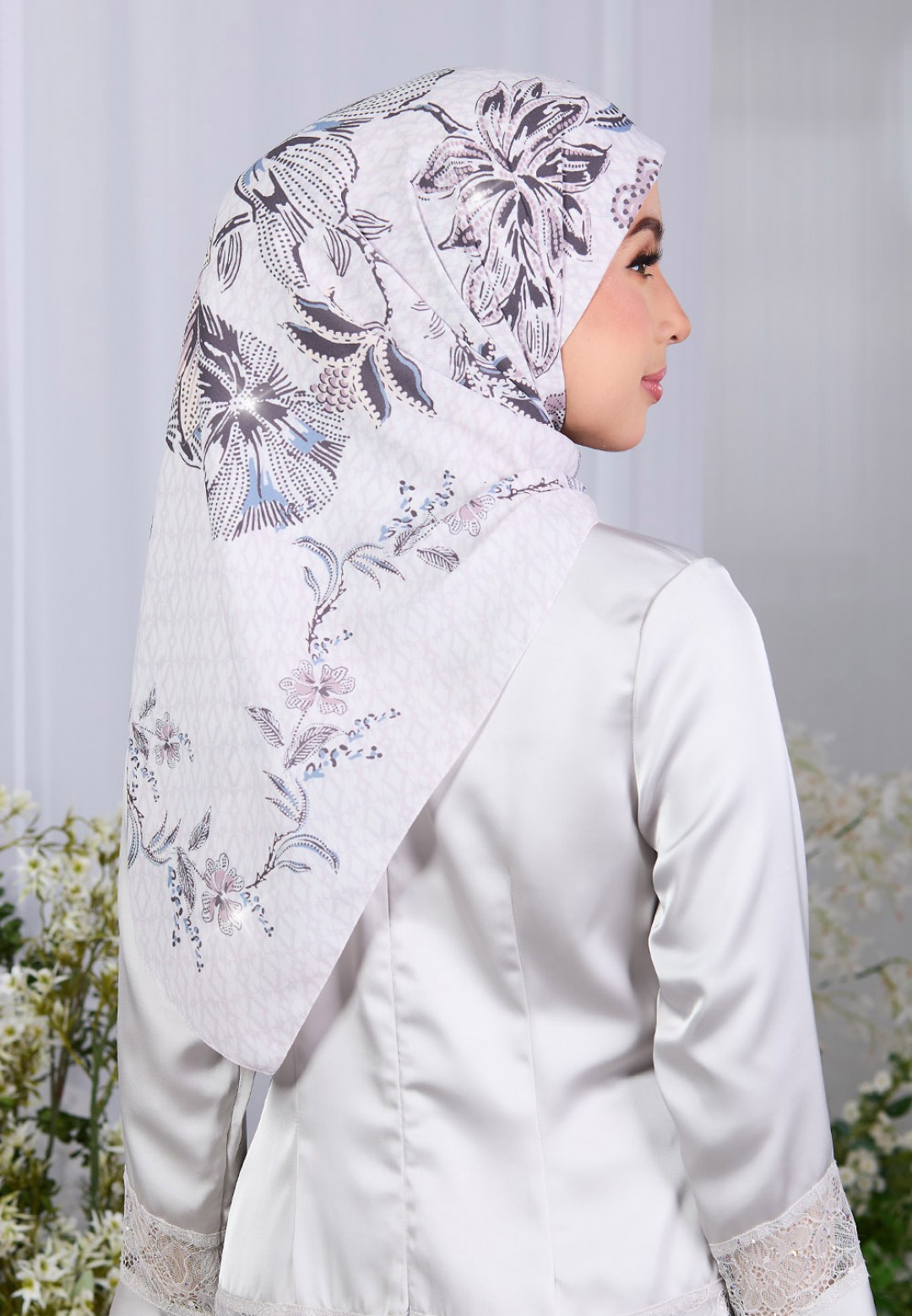 SQ DOVE PETALS PRINTED DIAMOND