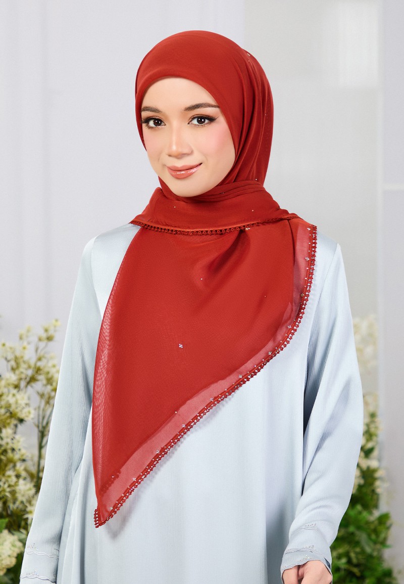 SQ ELVA BLUME VOILE LACE DIAMOND