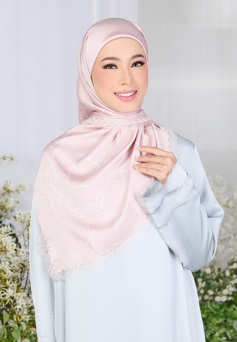 SQ ADELLA PRINTED WITH LACE