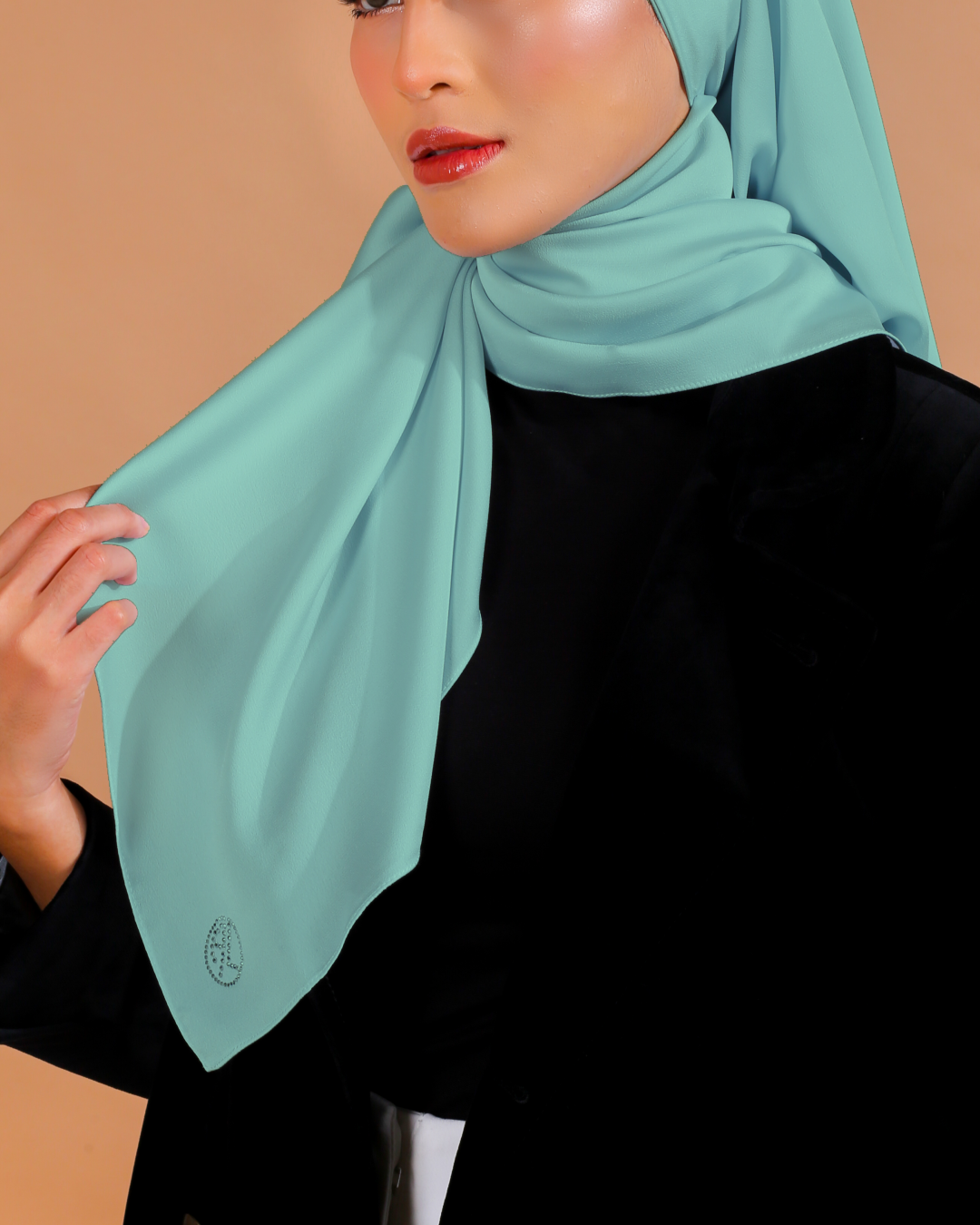 SQ 159 SARA PLAIN