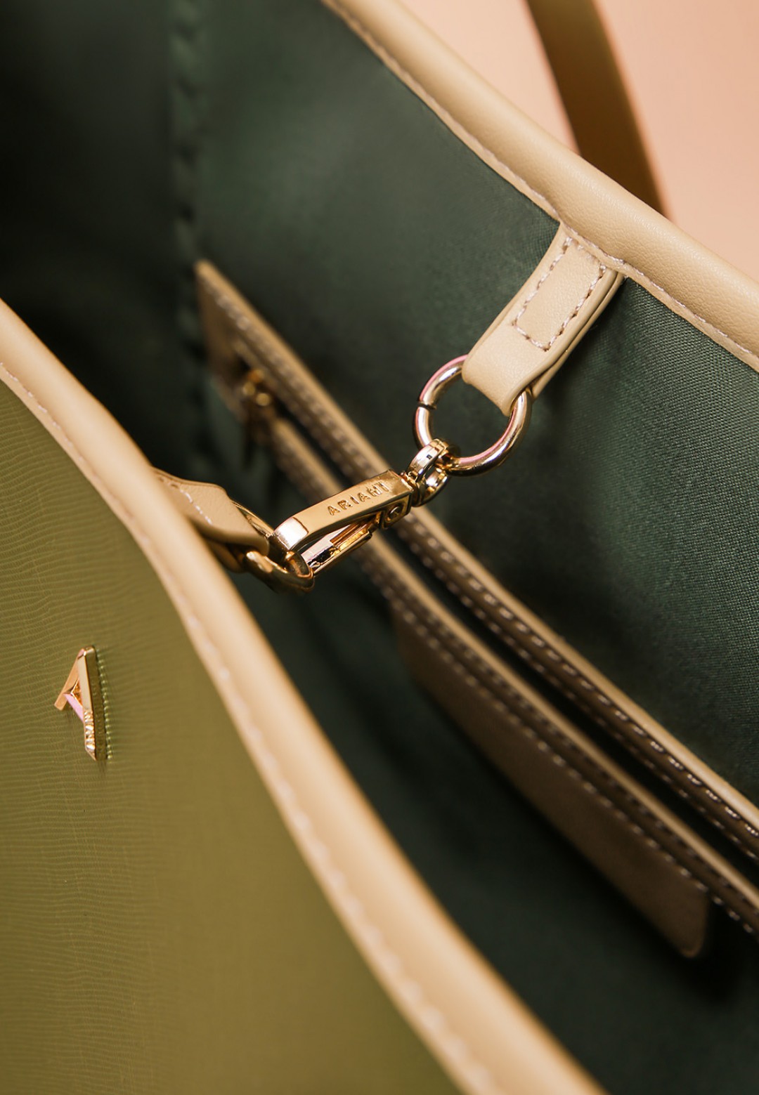 SIGNATURE TOTE BAG
