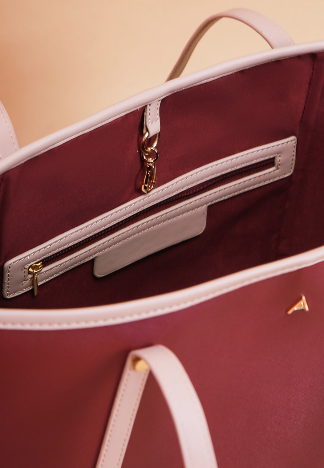 SIGNATURE TOTE BAG