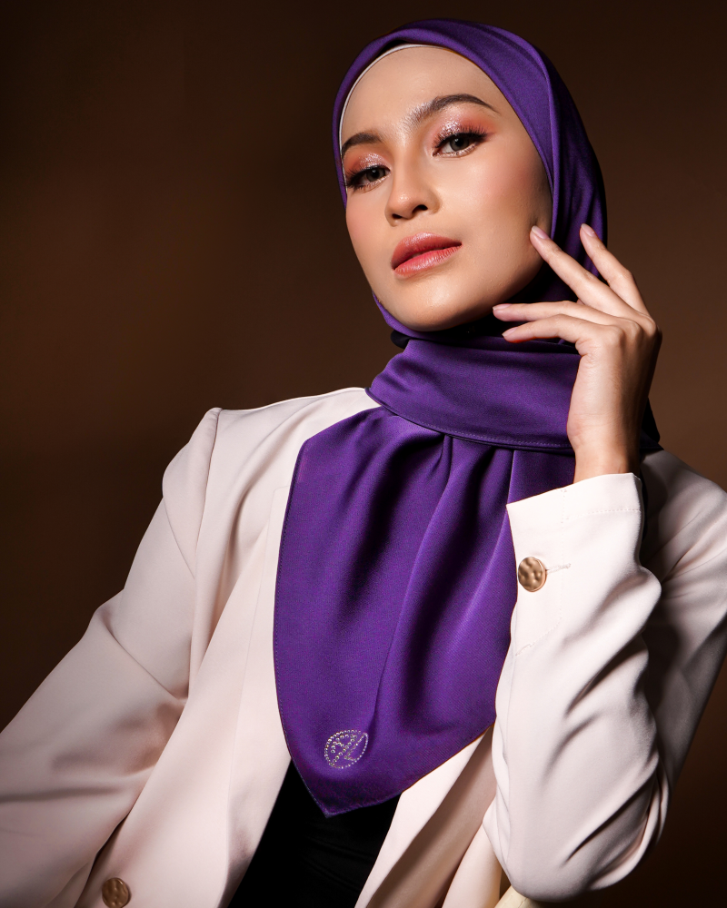 SQ 159 SARA PLAIN