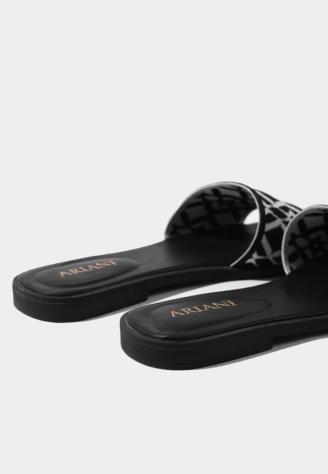 ICONIC MONO FLATS