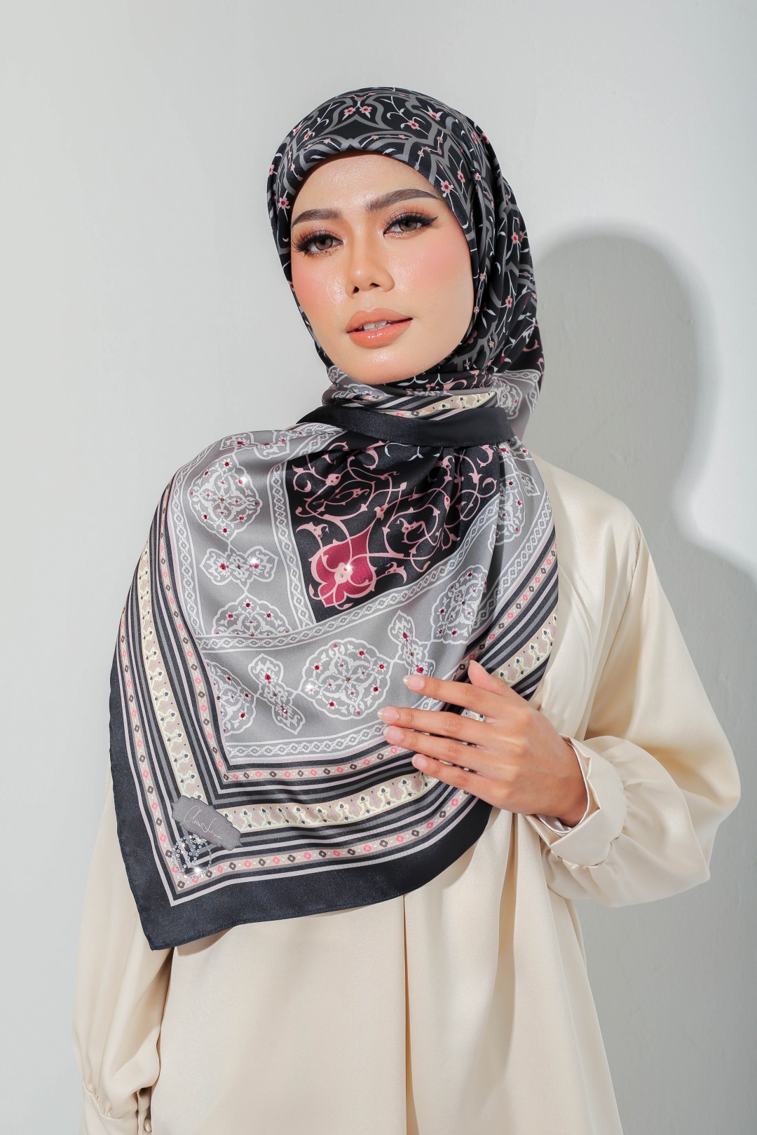 SQUARE ZARELA PRINTED DIAMOND