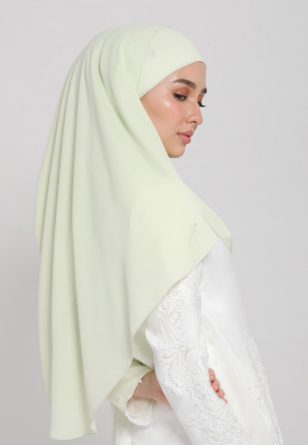 NEQAH SHAWL BRIDAL