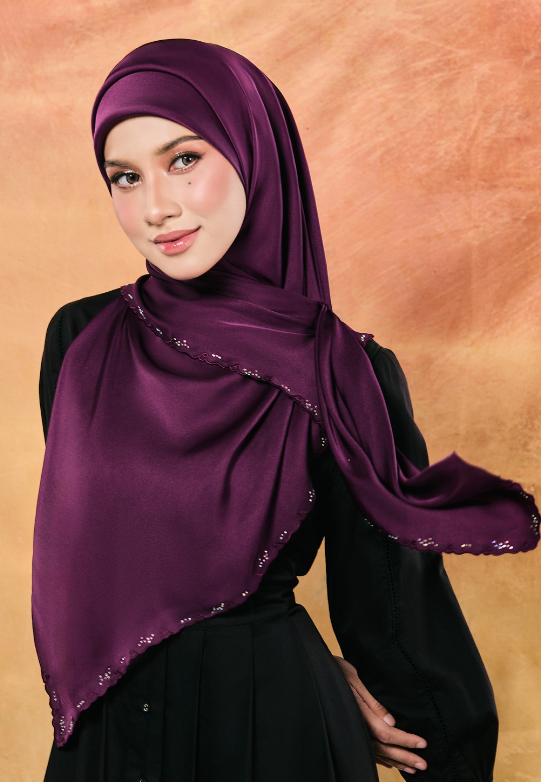 SQ NAURA PLAIN EMBROIDERY DIAMOND