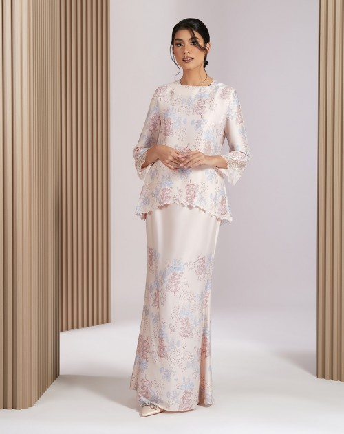 AMNI BAJU KURUNG
