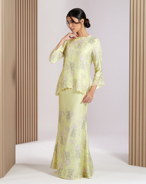 AMNI BAJU KURUNG