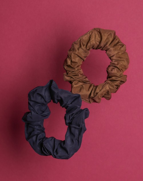 HOLD IT TOGETHER SCRUNCHIE