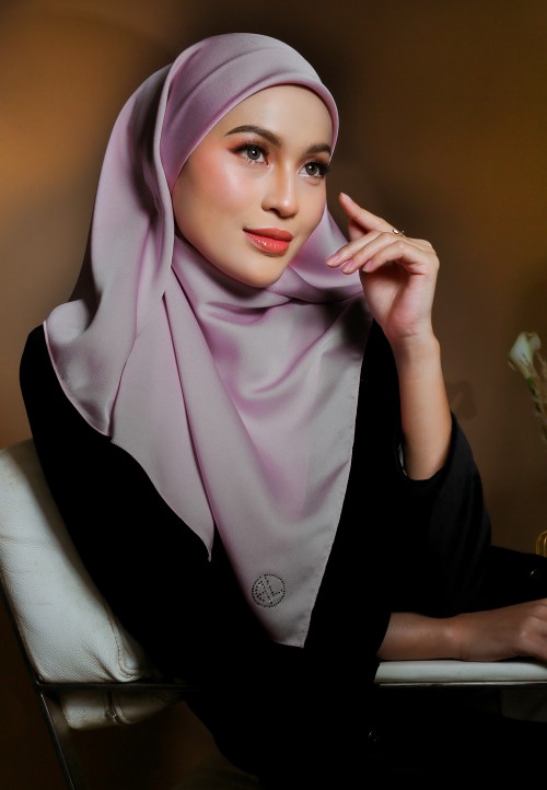 SQ 159 SARA PLAIN